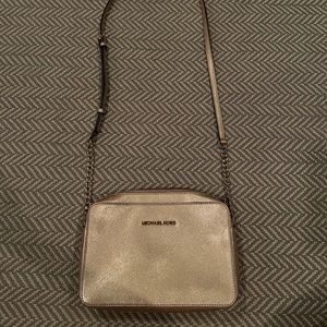 Michael kors jet set crossbody bag